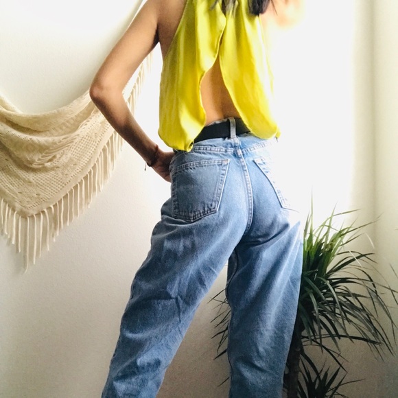 2b BEBE  Neon Open Back Blouse - Picture 7 of 8